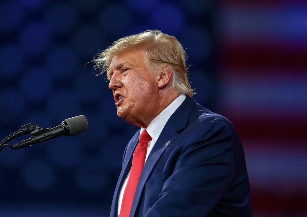 Trump, Ripple Davasını Başlatan Eski SEC Başkanı Clayton’ı ‘Yapay Zeka Çarı’ Olarak Değerlendiriyor