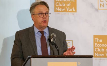New York Fed Başkanı’ndan Sürpriz Faiz Açıklaması: Piyasa Beklentileri Anında Geriledi